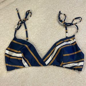roxy bikini top size Large
